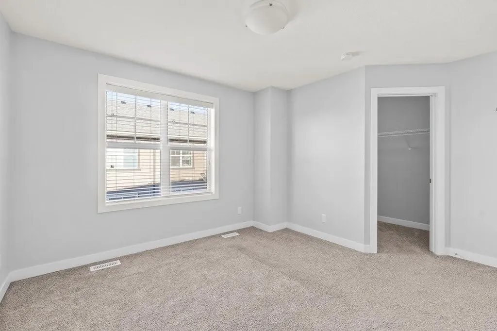 4 Evanscrest Gardens NW Calgary AB T3P 0S1