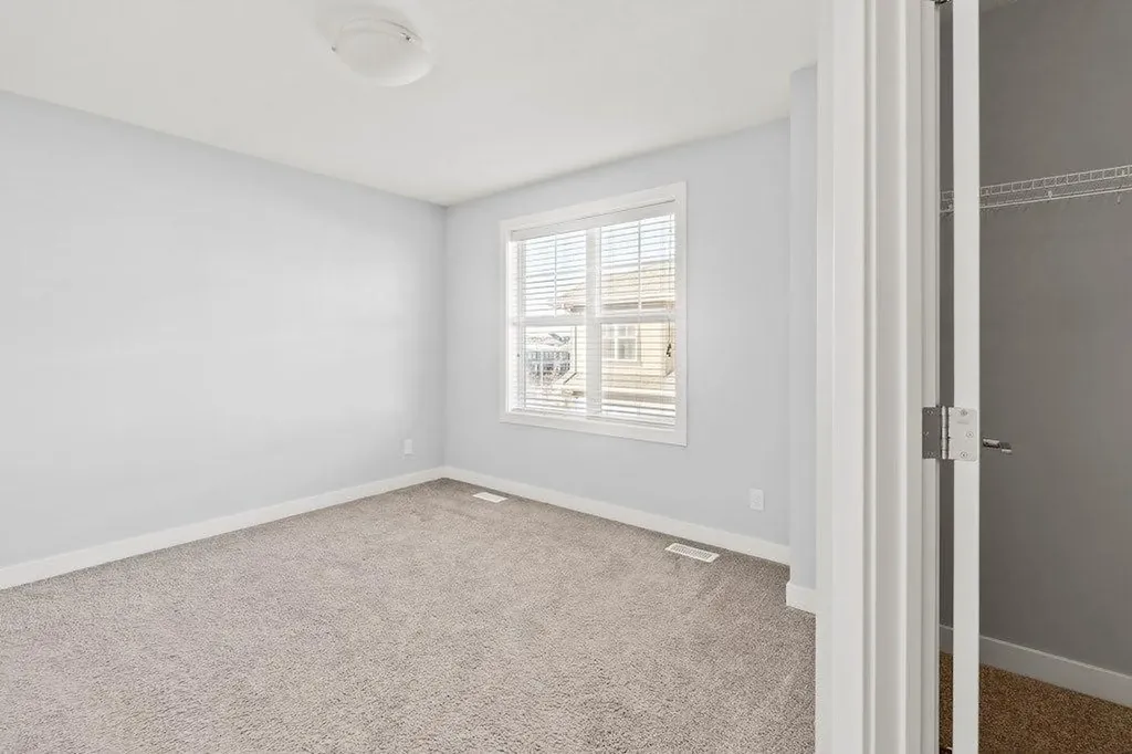 4 Evanscrest Gardens NW Calgary AB T3P 0S1