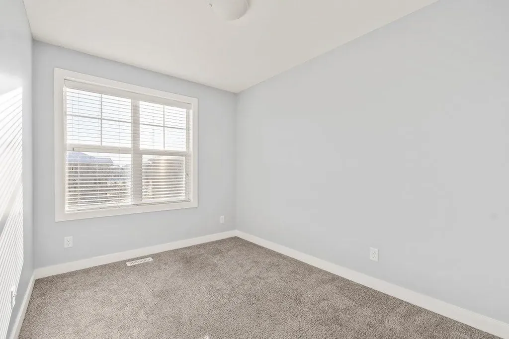 4 Evanscrest Gardens NW Calgary AB T3P 0S1