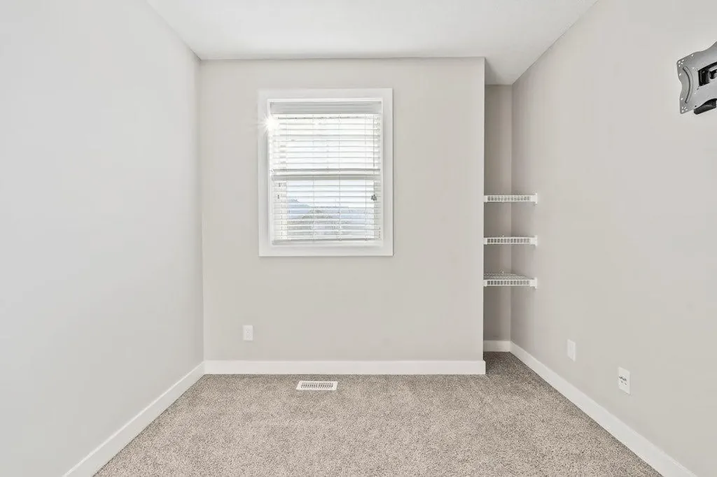 4 Evanscrest Gardens NW Calgary AB T3P 0S1