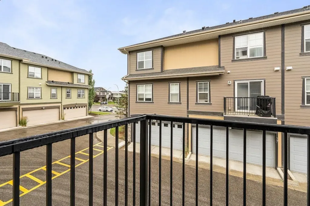 4 Evanscrest Gardens NW Calgary AB T3P 0S1