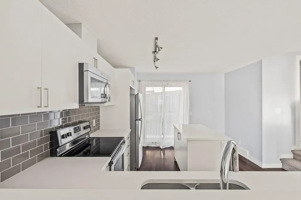 4 Evanscrest Gardens NW Calgary AB T3P 0S1