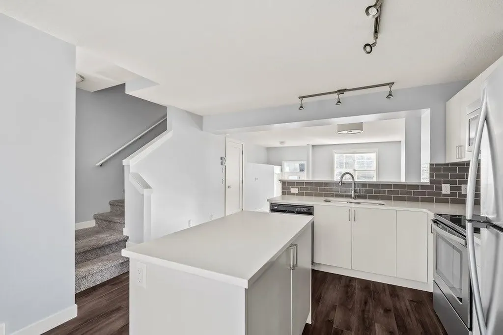 4 Evanscrest Gardens NW Calgary AB T3P 0S1