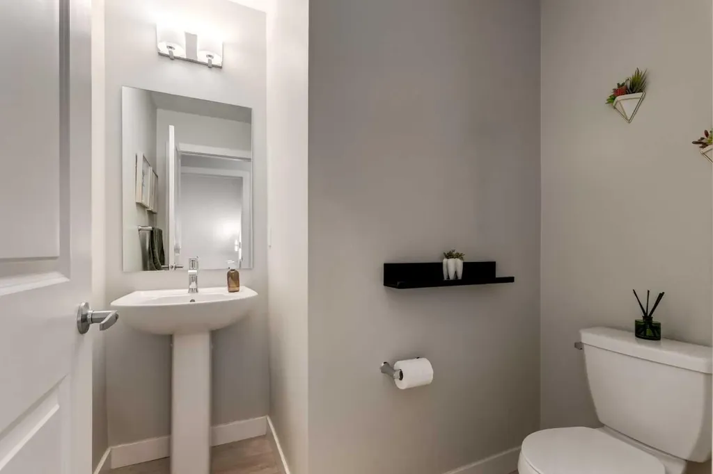 212 Crestbrook Common SW Calgary AB T3B 6L1