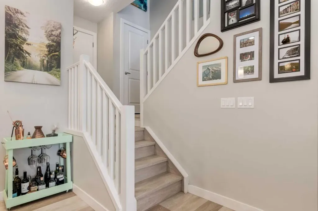 212 Crestbrook Common SW Calgary AB T3B 6L1