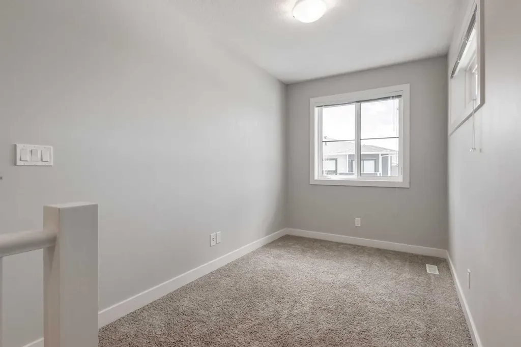 212 Crestbrook Common SW Calgary AB T3B 6L1