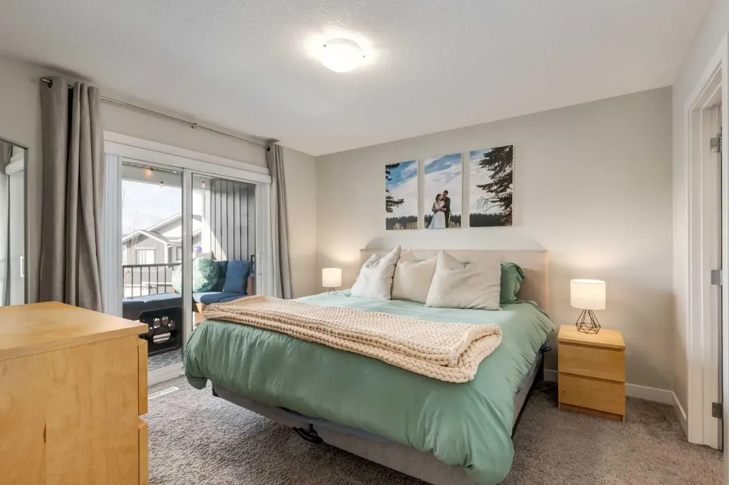 212 Crestbrook Common SW Calgary AB T3B 6L1