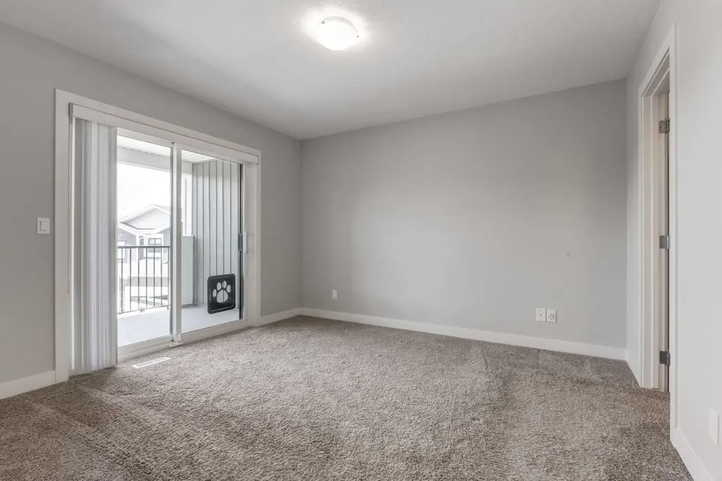 212 Crestbrook Common SW Calgary AB T3B 6L1