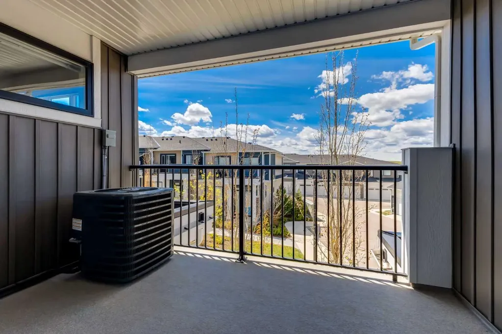 212 Crestbrook Common SW Calgary AB T3B 6L1