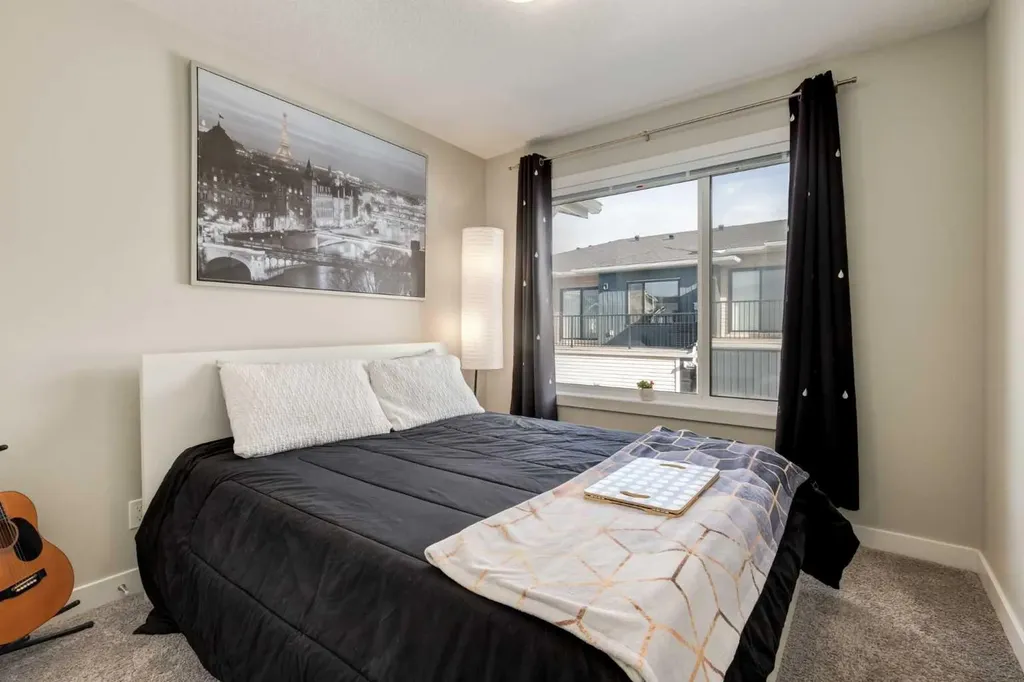 212 Crestbrook Common SW Calgary AB T3B 6L1