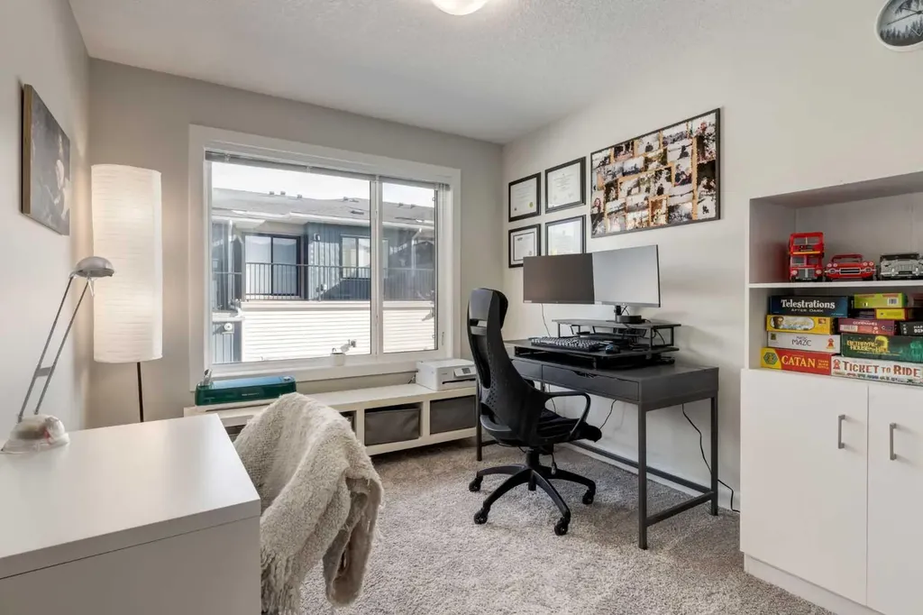 212 Crestbrook Common SW Calgary AB T3B 6L1