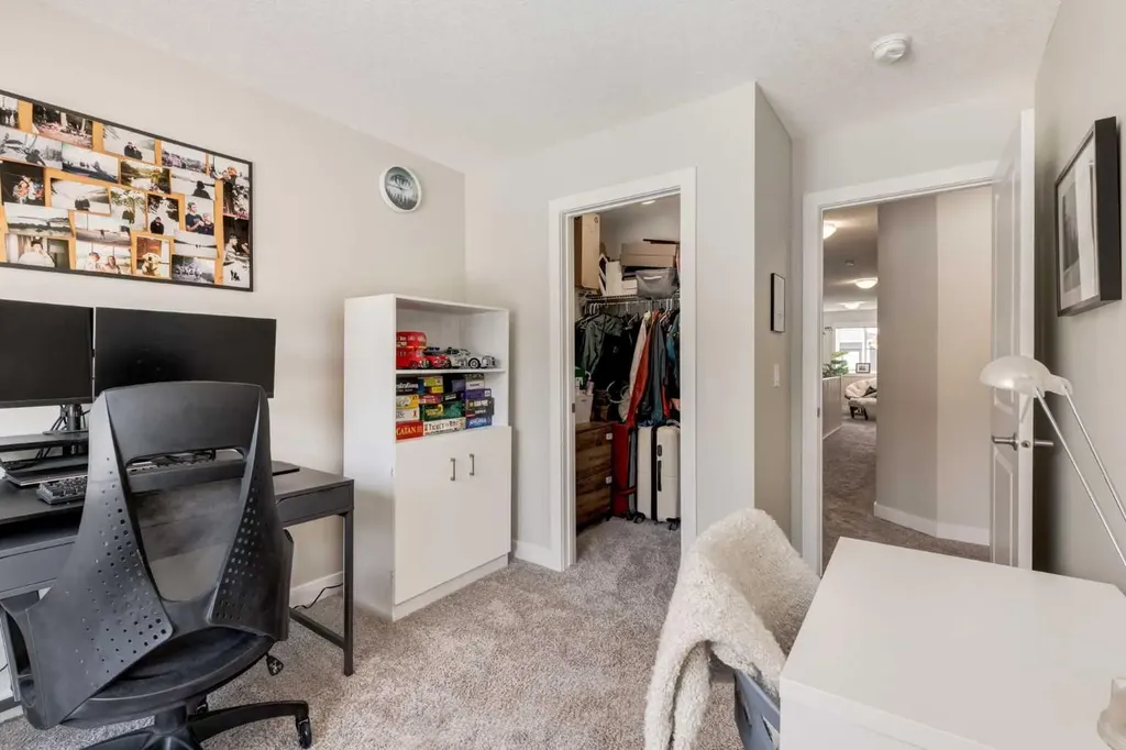 212 Crestbrook Common SW Calgary AB T3B 6L1