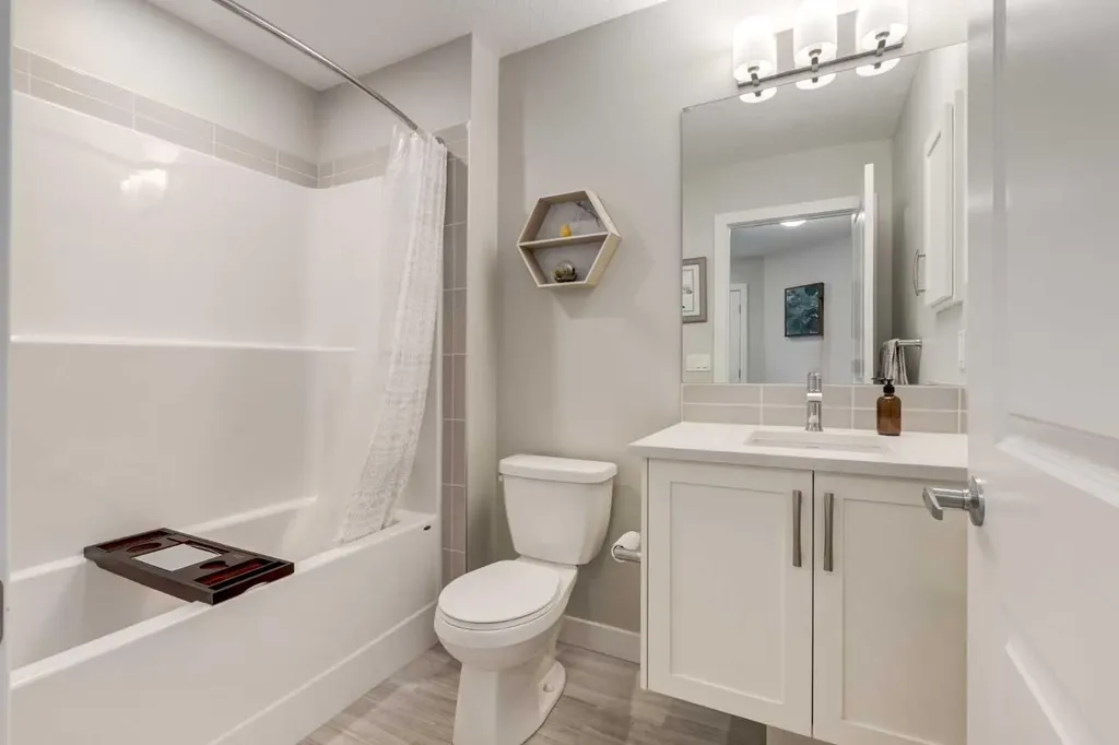 212 Crestbrook Common SW Calgary AB T3B 6L1