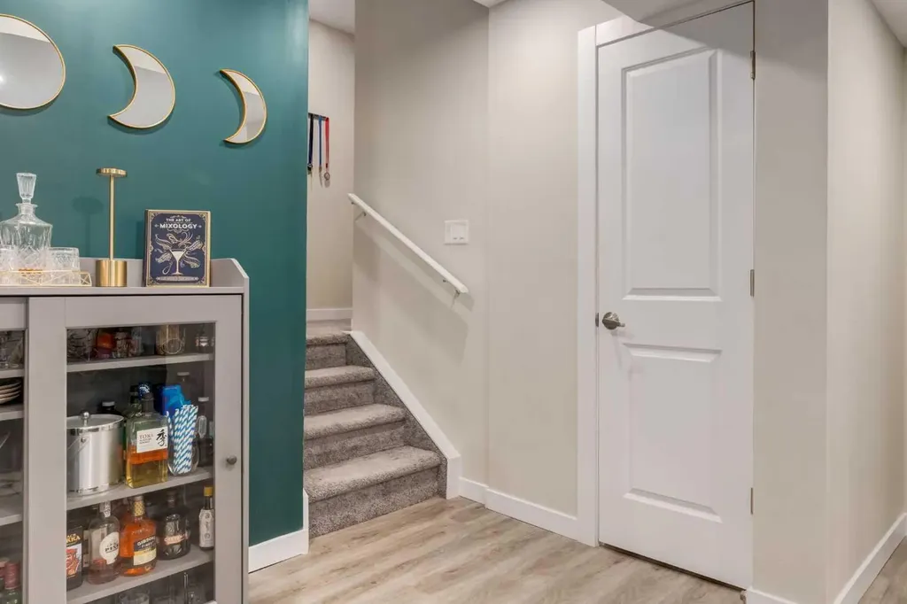 212 Crestbrook Common SW Calgary AB T3B 6L1