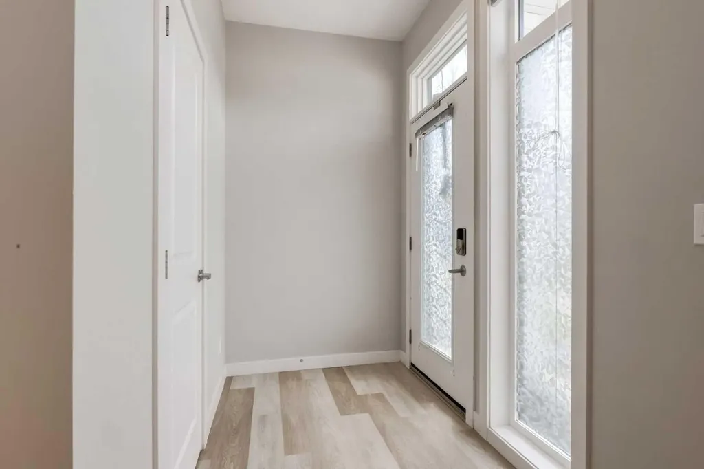 212 Crestbrook Common SW Calgary AB T3B 6L1