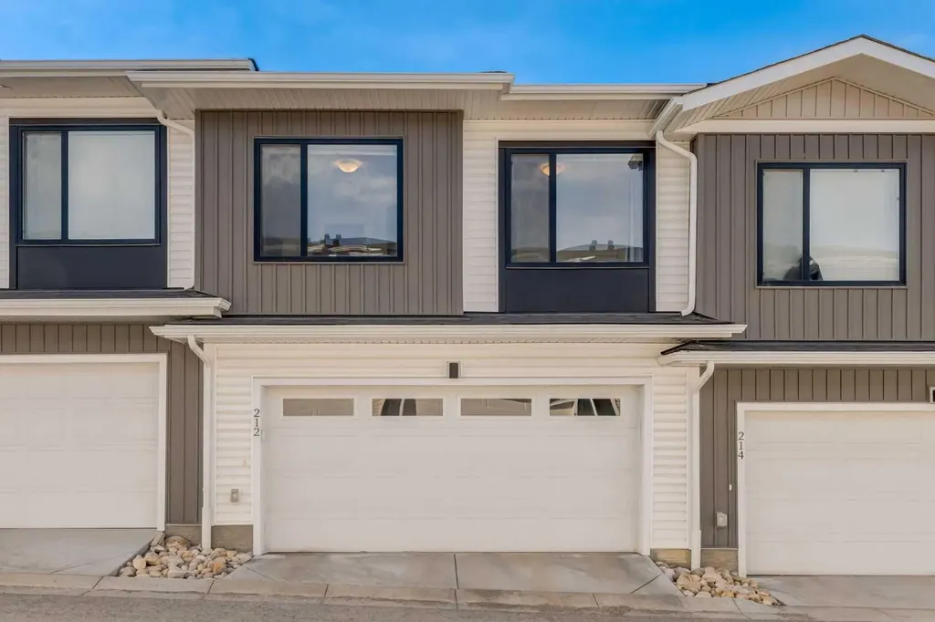 212 Crestbrook Common SW Calgary AB T3B 6L1