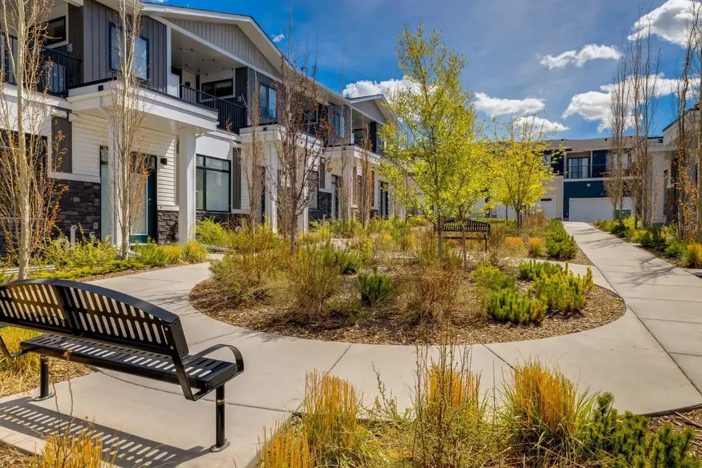 212 Crestbrook Common SW Calgary AB T3B 6L1