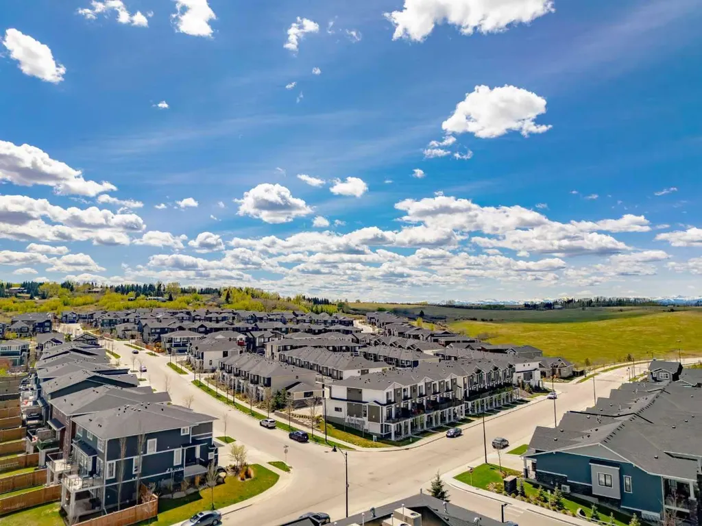 212 Crestbrook Common SW Calgary AB T3B 6L1