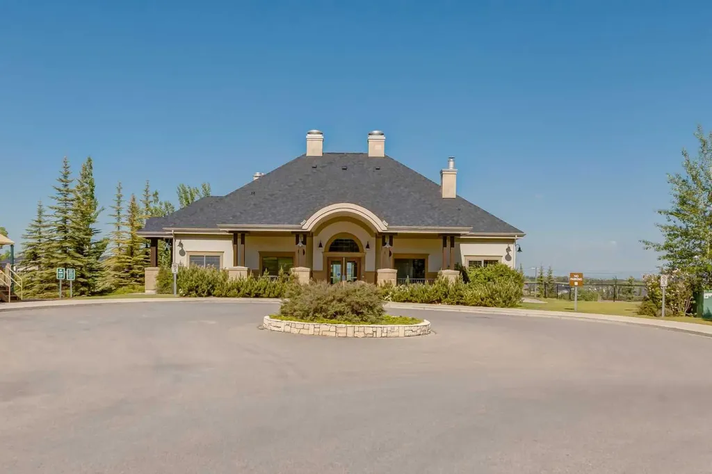 212 Crestbrook Common SW Calgary AB T3B 6L1