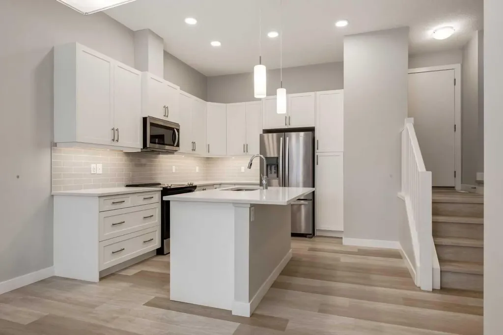 212 Crestbrook Common SW Calgary AB T3B 6L1