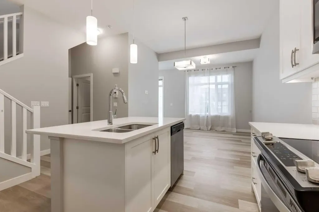 212 Crestbrook Common SW Calgary AB T3B 6L1