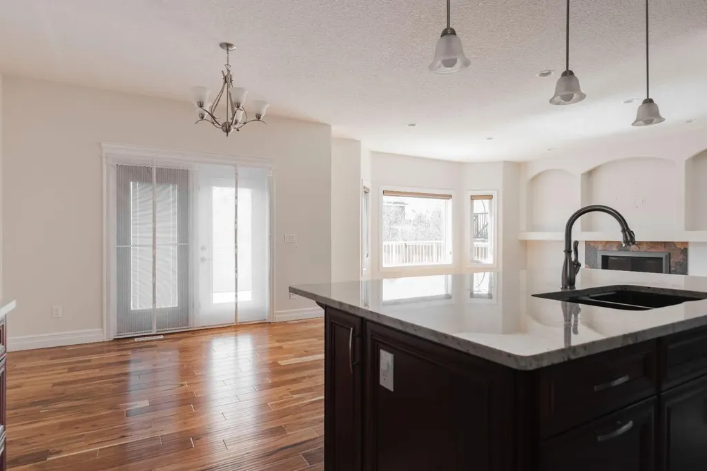 221 Warren Way Fort Mcmurray AB T9H 5H9