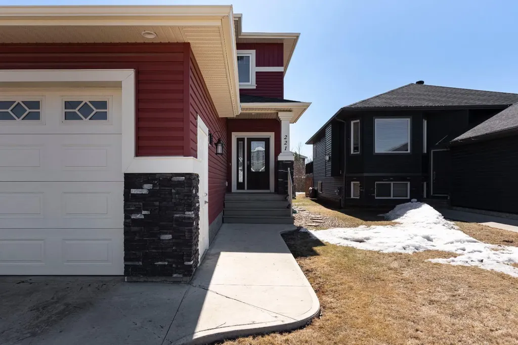 221 Warren Way Fort Mcmurray AB T9H 5H9