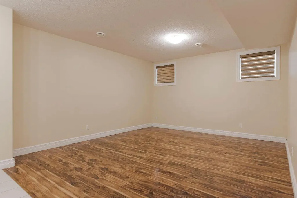221 Warren Way Fort Mcmurray AB T9H 5H9