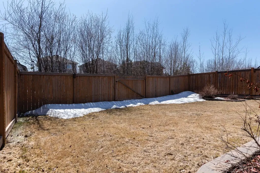 221 Warren Way Fort Mcmurray AB T9H 5H9