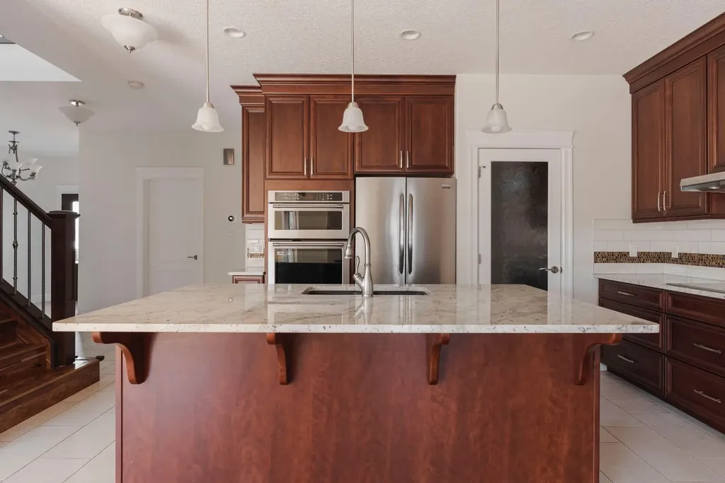 221 Warren Way Fort Mcmurray AB T9H 5H9