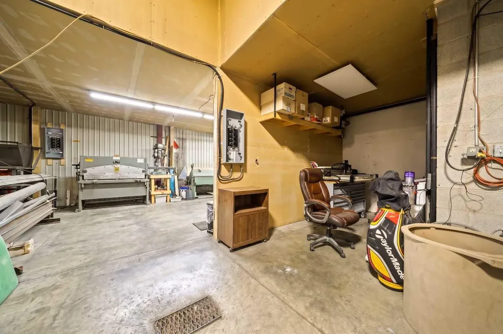 1020 Laut Avenue Crossfield AB T0M 0S0