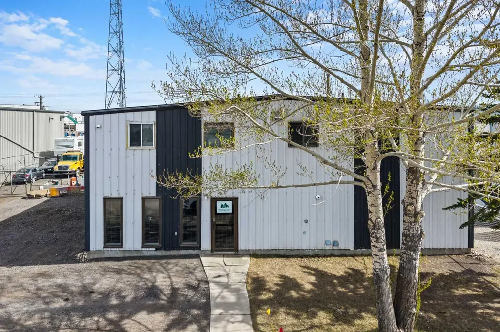 1020 Laut Avenue Crossfield AB T0M 0S0