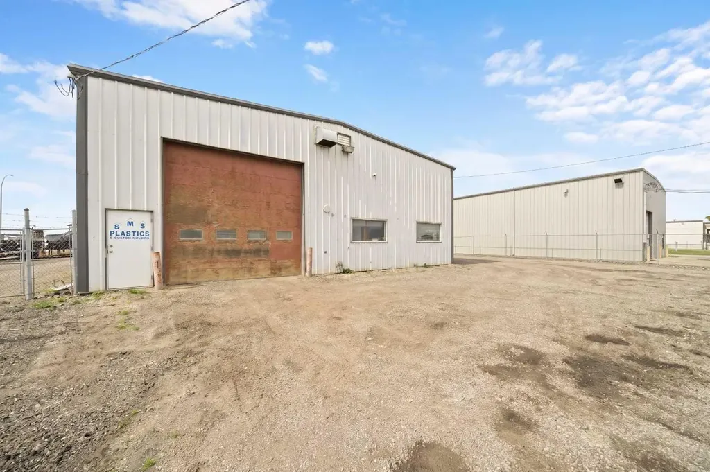 1020 Laut Avenue Crossfield AB T0M 0S0