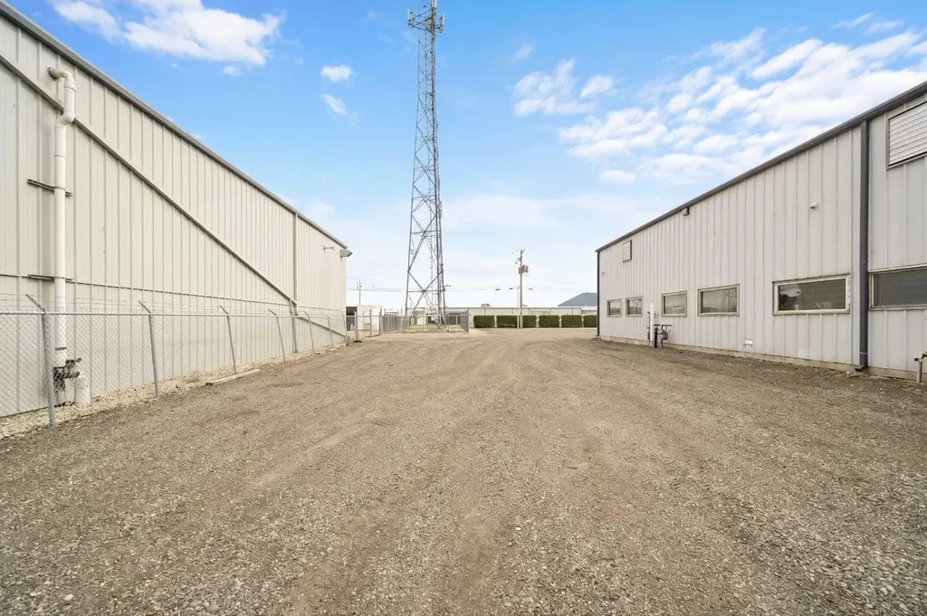 1020 Laut Avenue Crossfield AB T0M 0S0