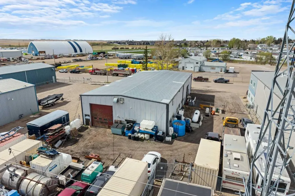 1020 Laut Avenue Crossfield AB T0M 0S0