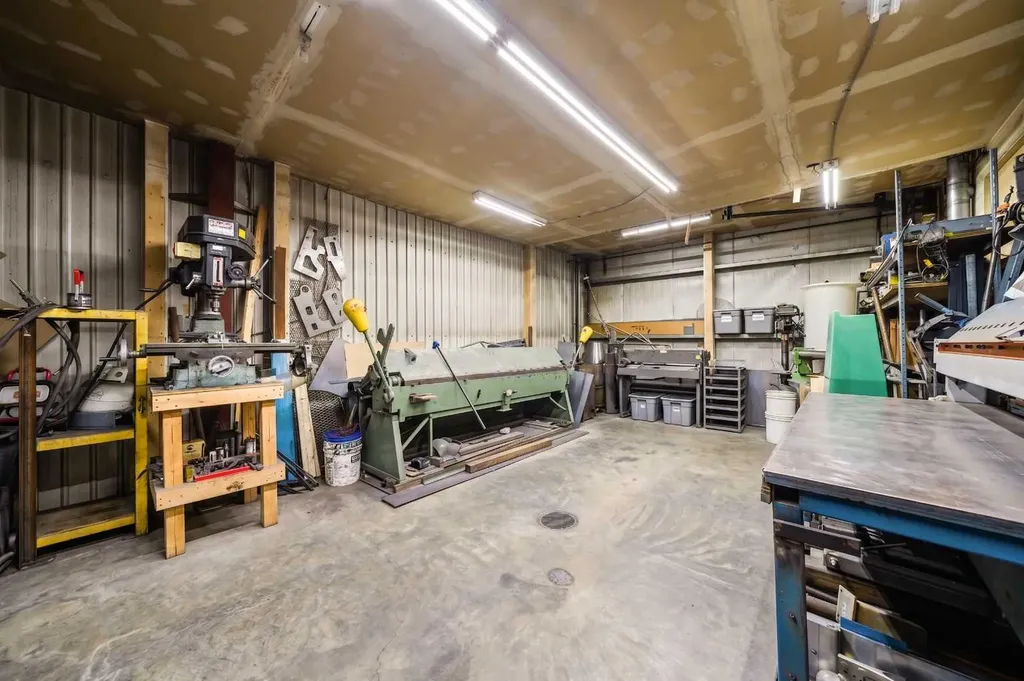 1020 Laut Avenue Crossfield AB T0M 0S0