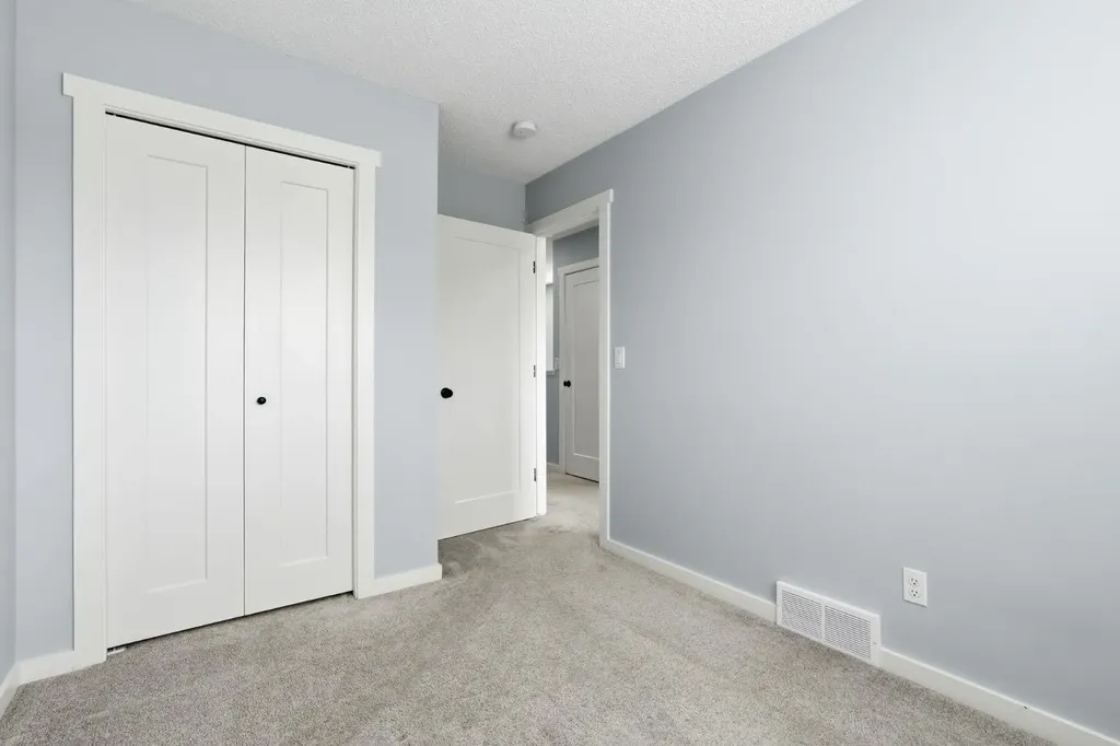 141 Belmont Drive SW Calgary AB T2X4Z7