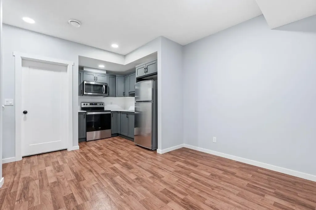 141 Belmont Drive SW Calgary AB T2X4Z7