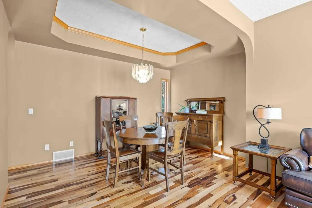 30 Gleneagles View Cochrane AB T0L 0W2