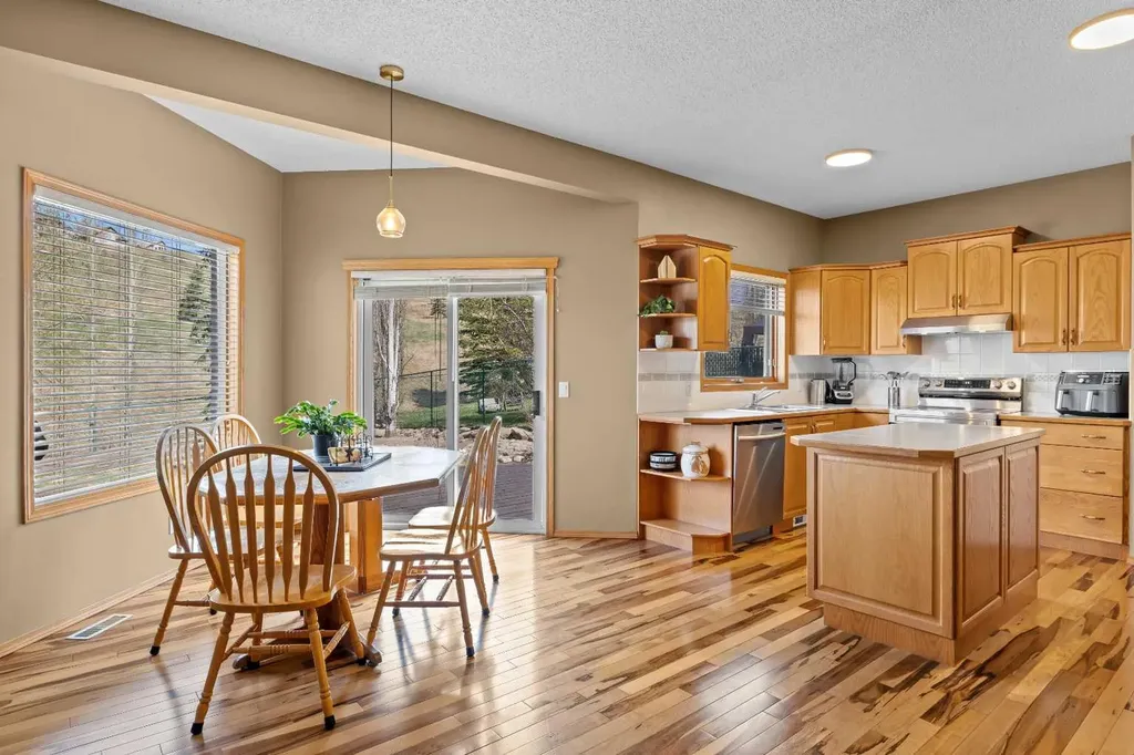 30 Gleneagles View Cochrane AB T0L 0W2