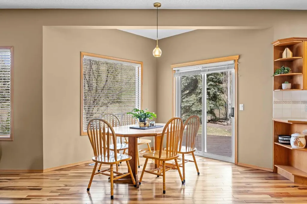 30 Gleneagles View Cochrane AB T0L 0W2