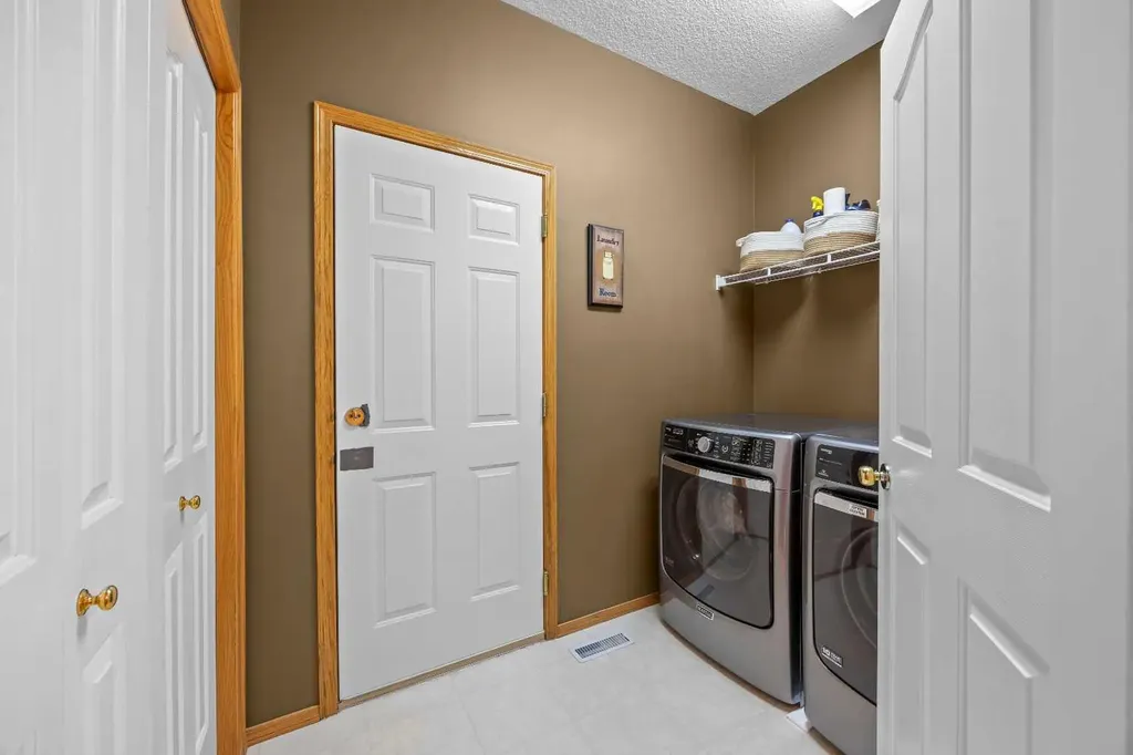 30 Gleneagles View Cochrane AB T0L 0W2