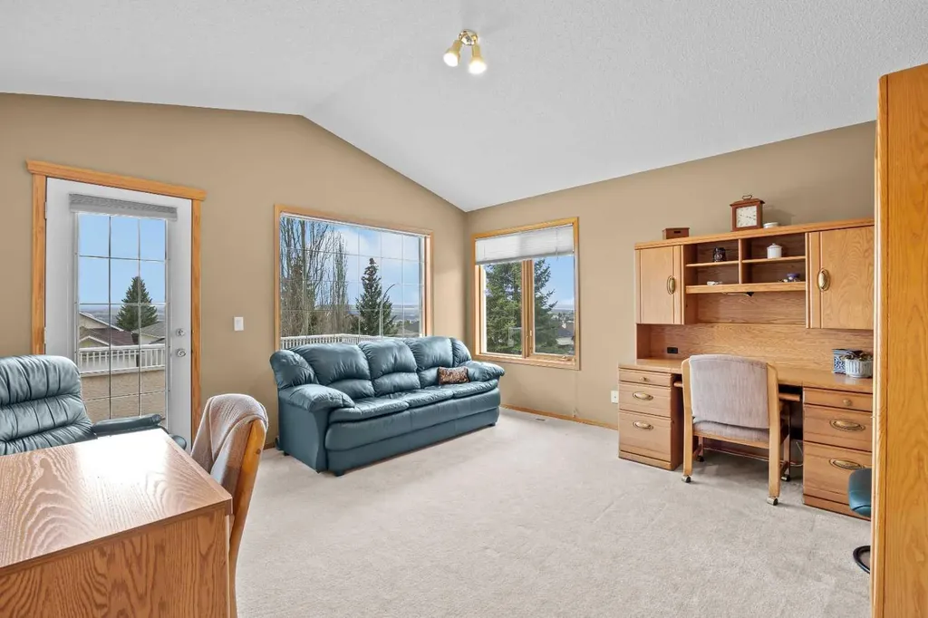 30 Gleneagles View Cochrane AB T0L 0W2