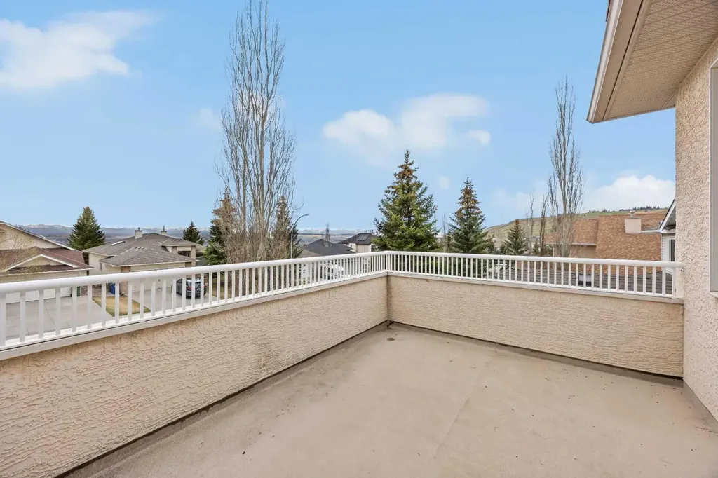 30 Gleneagles View Cochrane AB T0L 0W2