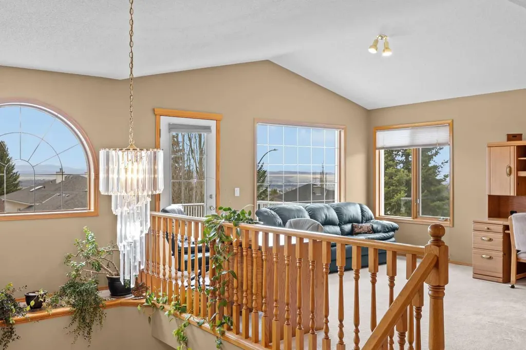 30 Gleneagles View Cochrane AB T0L 0W2