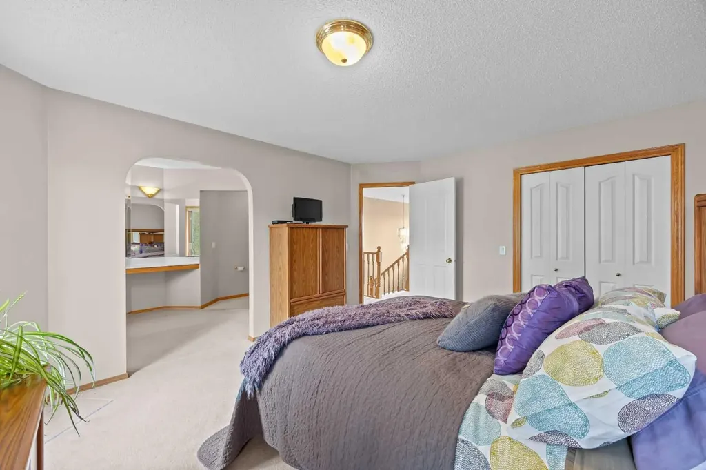 30 Gleneagles View Cochrane AB T0L 0W2