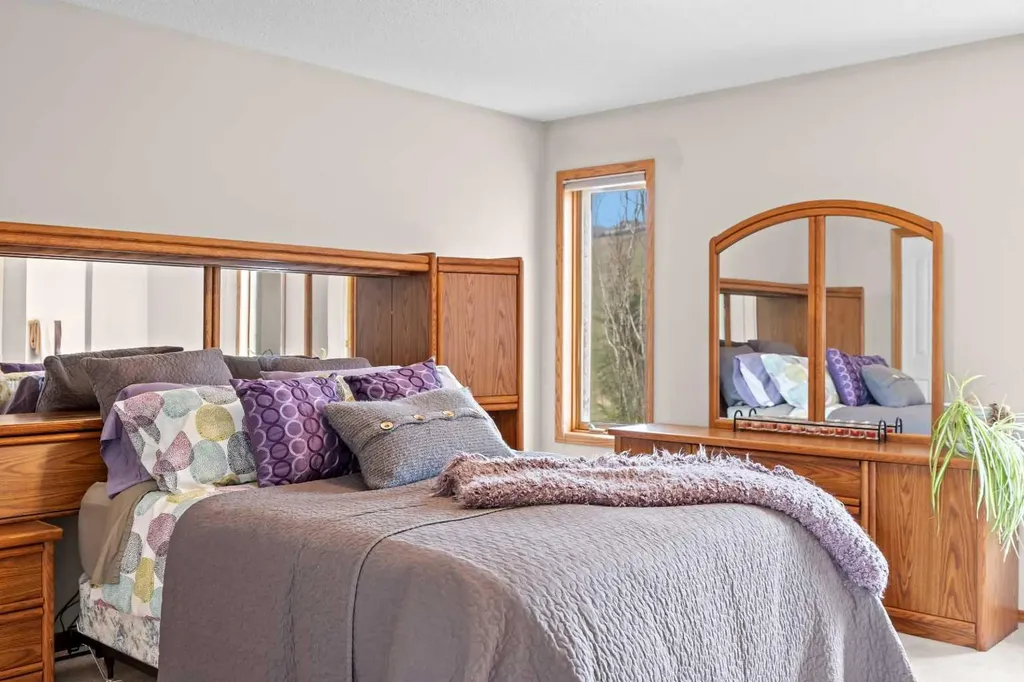 30 Gleneagles View Cochrane AB T0L 0W2
