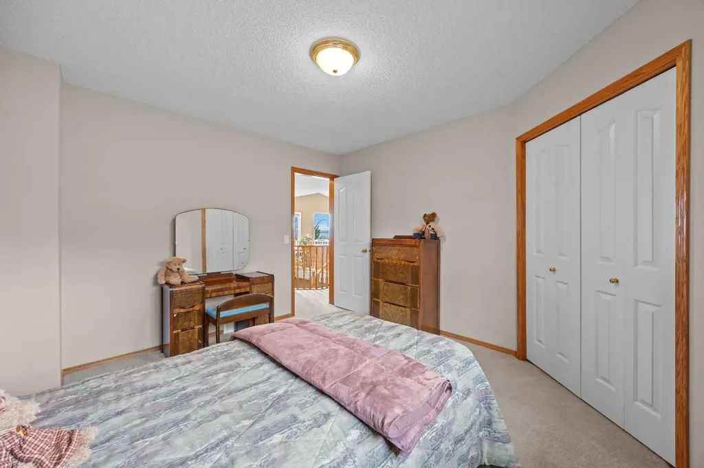 30 Gleneagles View Cochrane AB T0L 0W2