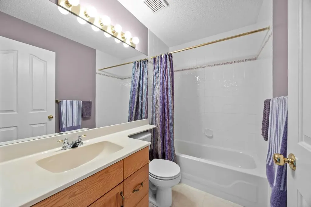 30 Gleneagles View Cochrane AB T0L 0W2