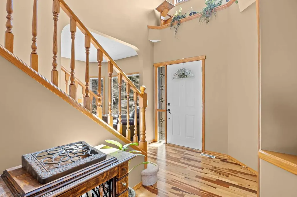 30 Gleneagles View Cochrane AB T0L 0W2